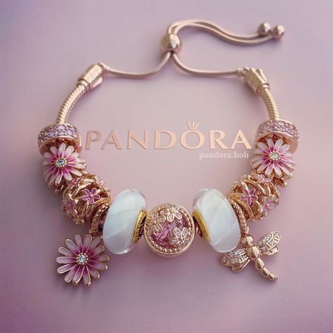 @pandora.bob on Instagram: “Spring 😊  Werbung wegen Markennennung / alles selbst bezahlt #pandoragarden #pandoraspring2020 #pandorarose #pandorawhite #pandorarosegold…” Gold Pandora Bracelet, Pandora Charms Rose Gold, Pandora Bangle Bracelet, Pandora Bracelet Charms Ideas, Pandora Bracelet Designs, Pandora Inspiration, Pandora Rose Gold, Pandora Gold, Diamond Pendants Designs