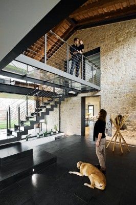 Metal berms Homes In Italy, Metal Railings, Farmhouse Remodel, Stair Case, Loft Living, Casas De Ensueño, Design Case, Staircases, Railing