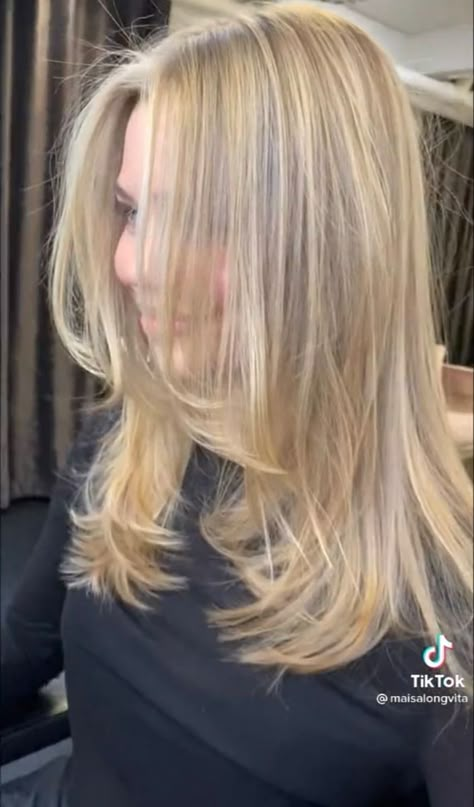 Haircut Selfie, Photo Hijab, Blonde Layered Hair, Summer Blonde Hair, Hairstyles For Layered Hair, Honey Blonde Hair, Blonde Hair Looks, Cute Hairstyle, Blonde Hair Inspiration