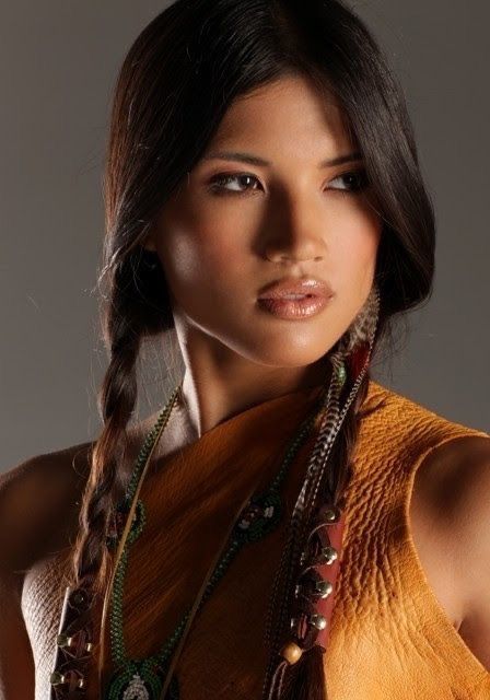 Western Photos, Native Beauty, American Indian Girl, Native Women, Indian Artwork, Native American Pictures, Photography Inspiration Portrait, Native American Peoples, Indian Woman