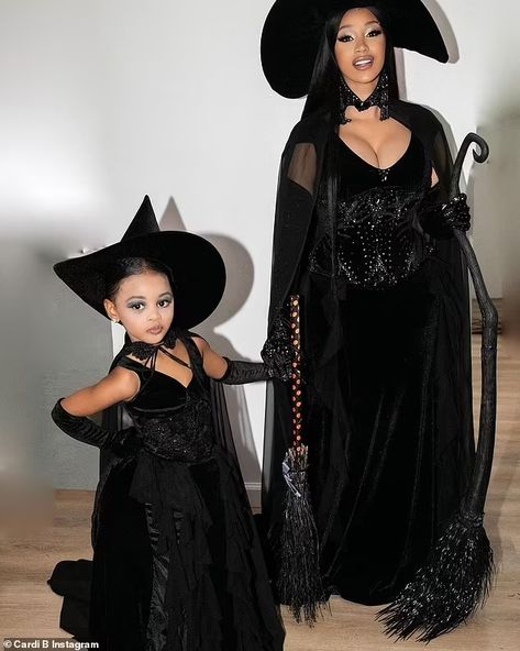 Cardi B Costume, Kulture Kiari, Cardi B Pics, Best Celebrity Halloween Costumes, Celebrity Costumes, Mommy Quotes, Celebrity Halloween Costumes, Candy Brands, Witch Outfit