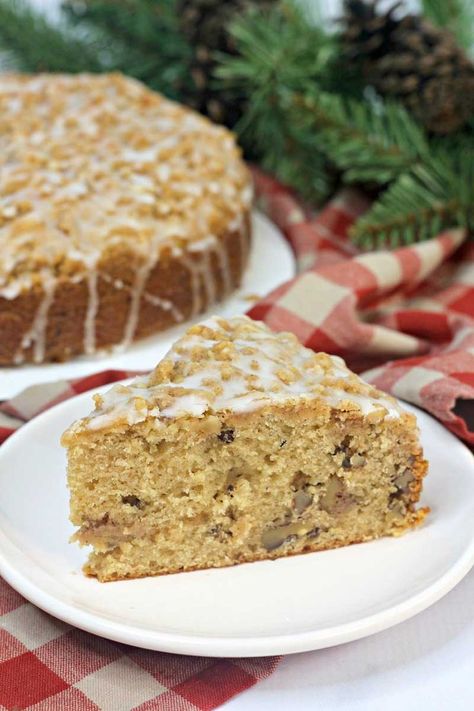 Walnut Coffee Cake Recipe, Maple Cake Recipe, Walnut Coffee Cake, Chocolate Avocado Brownies, Homemade Coffee Cake, Maple Cake, Pecan Coffee Cake, Holiday Flavors, Strawberry Oatmeal