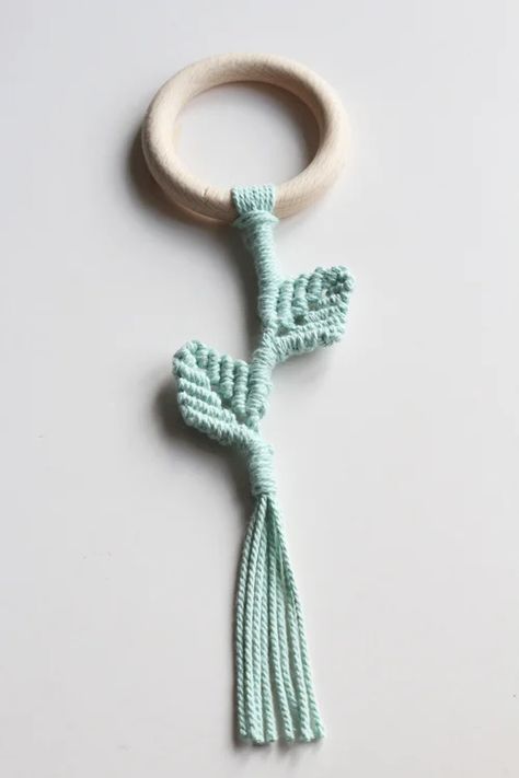 Macrame Projects Free Pattern, Macrame Baby, Macrame Bracelet Diy, Found Object Jewelry, Macrame Curtain, Macrame Hanger, Dummy Clips, Macrame Patterns Tutorials, Macrame Wall Art