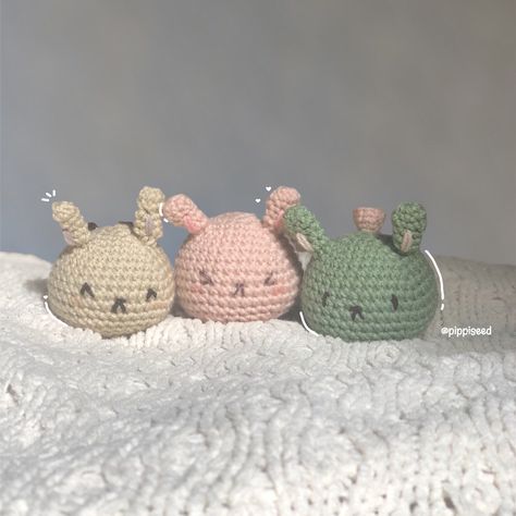 crochet mochi bunny plush handmade small business cute aesthetic Diy Mochi, Crochet Mochi, Crochet Bunny Keychain, Chibi Crochet, Crochet Chibi, Mochi Bunny, Plushie Diy, Wool Keychain, Crocheting Inspiration