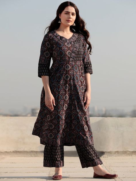 Jaipuri Kurti, Kurta Patterns, Simple Kurti Designs, Cotton Kurti Designs, Anarkali Kurta, Party Wear Lehenga, Simple Pakistani Dresses, Stylish Party Dresses, Bridal Blouse Designs