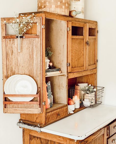 Hoosier cabinet decor Vintage Hoosier Cabinet, Hoosier Cabinet Christmas Decor, Hoosier Cabinet Decorating Ideas, Bakers Cabinet, Antique Hoosier Cabinet, Victorian Cabinet, Hoosier Cabinets, Redo Cabinets, Hoosier Cabinet