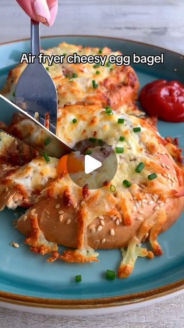 Food | Hacks | Recipes on Instagram: "Air fryer cheesy egg bagel😍 by: @fitwaffle Dm for credit or removal (credit goes to the original owner)" Egg Bagels, Egg Bagel, Egg In A Hole, Cheesy Eggs, Air Fry, Cheese Eggs, Bagels, Mozzarella Cheese, Air Fryer Recipes