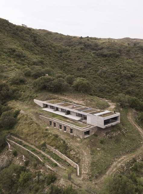 Earth Sheltered Homes, Slope House, Earth Sheltered, Underground Homes, Concrete Home, Middle Of Nowhere, Green Architecture, Concrete House, Earthship