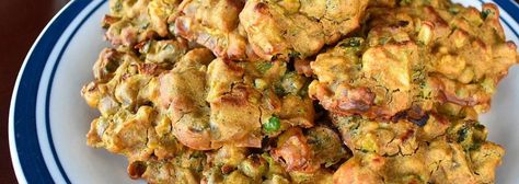 Baked Pakoras: The Perfect Food-Spectator Food to Stop Food-Spectating. – Feed Me at the Summit Baked Pakora Recipe, Oven Baked Vegetables, Vegetable Pakora, Baking With Protein Powder, Pakora Recipes, Batter Recipe, Gujarati Recipes, Baked Vegetables, Ramadan Recipes