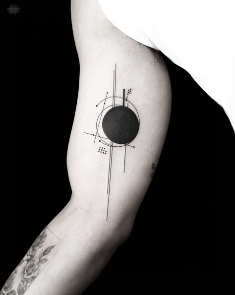 Geometric Line Tattoo, Abstract Art Tattoo, Solid Black Tattoo, Small Finger Tattoos, Circle Tattoo, Planet Tattoos, Galaxy Tattoo, Alien Tattoo, Geometric Tattoos