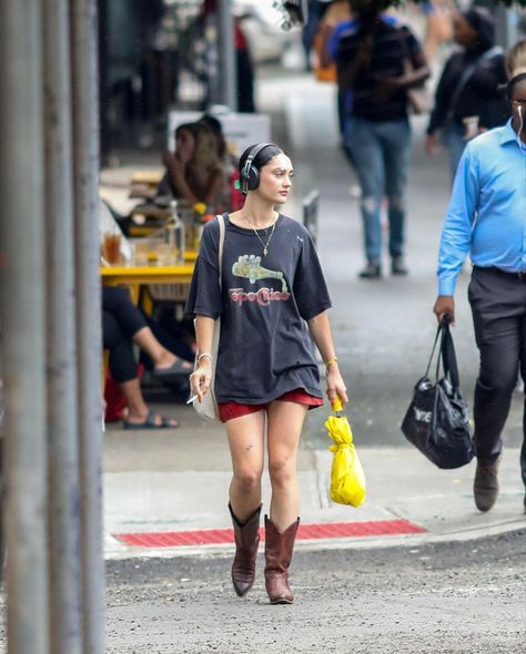 Watching New York, Nyc Street Fashion, Cowboy Boots Street Style, Summer Boots Outfit, Nyc Street, Western Theme, Summer Inspo, Inspo Board, Style Aesthetic