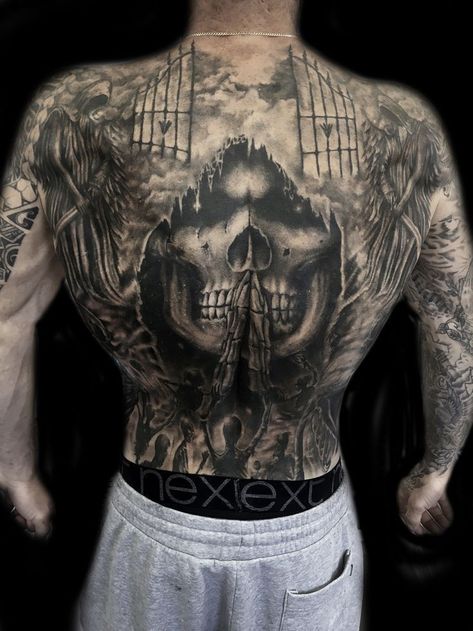 Tattoo Full Back Men, Black And Grey Back Piece Tattoo, Skull Tattoo Back Men, Skull Back Tattoo Men, Down The Spine Tattoos, Skull Back Piece Tattoo, Whole Back Tattoos Men, Back Tattoos For Guys Full, Men's Back Tattoos