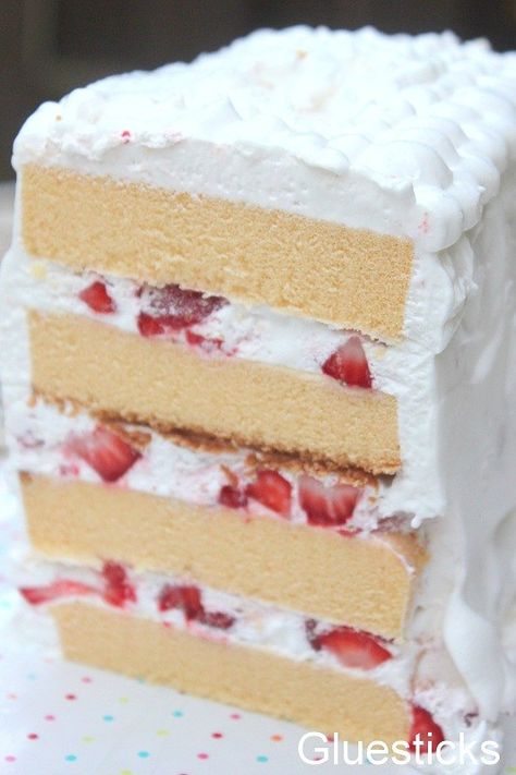 Elegant Strawberry Layered Pound Cake {No Bake}, using sara lee pond cake Layered Pound Cake, Sara Lee Pound Cake, Cake No Bake, Pond Cake, Cake With Strawberries, Sara Lee, Pound Cake With Strawberries, Frozen Cake, Strawberry Cakes