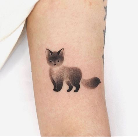 Dotted Tattoo Design, Handpoke Tattoo Ideas, Tattoo Dot Work, Tattoo Puntillismo, Stipple Tattoo, Stippling Tattoo, Micro Tattoo, Fox Tattoo Design, Tattoo Cute