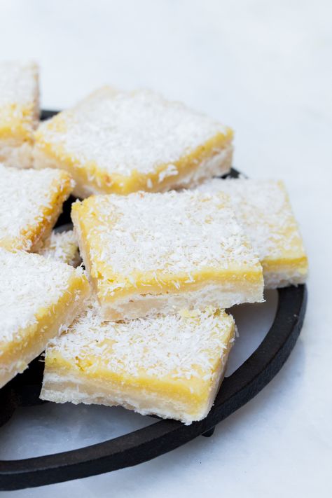 Paleo Lemon Bars - Anti-inflammatory expert shares her insight healing inflammation with food. The common casues and symptoms of chronic inflammation and how food plays role Dairy Free Lemon Bars, Gluten Free Lemon Bars, Inflammation Recipes, Anti Inflammation Recipes, Inflammatory Recipes, Inflammation Diet, Lemon Bars Recipe, Inflammatory Diet, Anti Inflammation