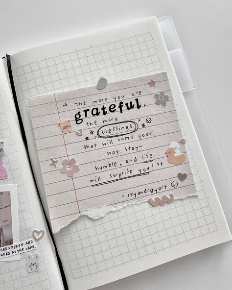 Instagram Bullet Journal Ideas Templates, Journal Inspiration Writing, Bullet Journal Mood Tracker Ideas, Bulletin Journal, Bulletin Journal Ideas, Journal Design Ideas, Bullet Journal Design, Diy Journal Books, Scrapbook Book