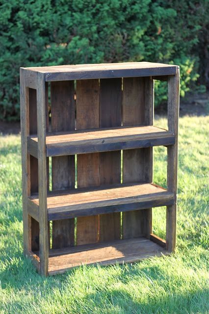 Pallet Bookshelf! This would be awesome for our Lego room! :) Door Tree, Diy Wood Pallet, Pallet Bookshelf, Recycled Pallet, Pallet Shelves, Wooden Pallet Projects, Recycled Pallets, Pallet Crafts, Bookshelves Diy