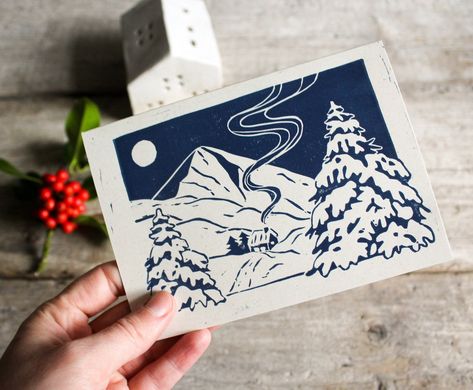 Linolschnitt Winterlandschaft Karte Original Linoldruck Weihnachtskarte mit Snowy Mountain Design Wiederverwendbare Weihnachtskarte Druckfehler Mind - Etsy.de Christmas Card Ideas Linocut, Winter Scene Cards, Screen Print Christmas Cards, Lino Printed Christmas Cards, Christmas Cards Lino Print, Christmas Card Print, Block Print Christmas Card, Linocut Prints Christmas, Christmas Card Lino Print