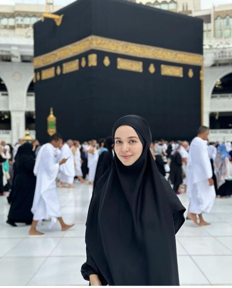 Umrah Women Outfit, Umroh Outfit Women, Umroh Outfit, Mens Fitness Photoshoot, Umrah Guide, French Khimar, Muslimah Photography, Angels Beauty, Hijab Collection