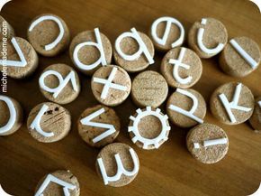 Cork Letters, Homemade Stamps, Make Your Own Stamp, Diy Cork, Homemade Wine, Clay Stamps, Cork Diy, Stamp Carving, Wine Cork Crafts