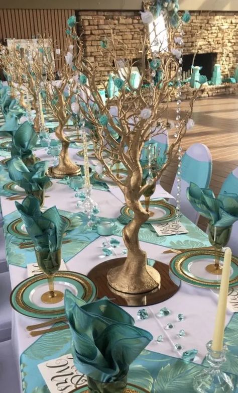 30+ Mesmerizing Teal Wedding Decorations - HubPages Dinner Table Flowers Centerpiece Ideas, Teal Wedding Decorations, Teal Centerpieces, Creative Decoration Ideas, Purple Wedding Reception, Teal Table, Teal Decor, Tafel Decor, Creative Decoration