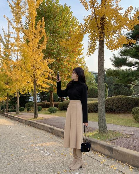 Korean Outfit Autumn Seoul, Taiwan Winter Outfit Women, Taipei Winter Outfit, South Korea Fall Fashion, Autumn Outfit Korea, Japan Outfit Ideas Autumn, Ootd Autumn Korea, Korea Outfit Spring, Fall Outfit Japan