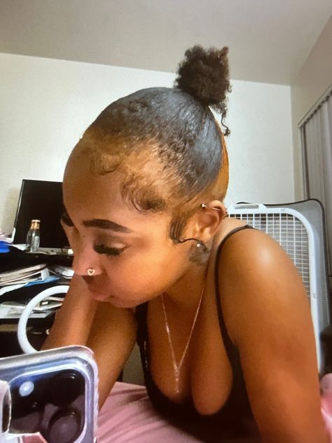 Natural Top Knot Bun, Top Knot Bun Curly Hair, Messy Bun Curly Hair, Top Knot Bun, Curly Bun, Knot Bun, Top Bun, Marley Hair, Cute Braided Hairstyles