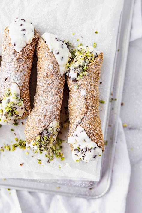 Canolli Filling, Canolli Recipe, Sicilian Cannoli Recipe, Ricotta Cream Cheese, Cannoli Recipe Easy, Sicilian Cannoli, Italian Treats, Ricotta Dessert, Sweet Ricotta