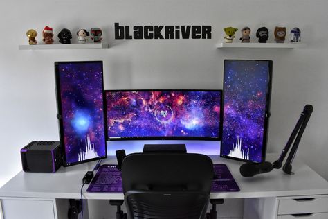 A triple monitor setup in a tie fighter style with two vertical monitors featuring a rainmeter background Vertical Monitor, Laptop Setup, Monitor Setup, Gaming Desk Setup, Setup Gamer, Chaise Gaming, Computer Desk Setup, Pc Gaming Setup, Desktop Setup