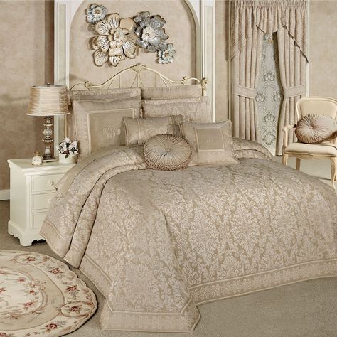 Bedspreads White, Gold Comforter, Luxury Bedroom Sets, Poster Beds, Silver Living Room, Walking Closet, Grey Linen Bedding, Bed Linen Design, Luxury Bedding Sets