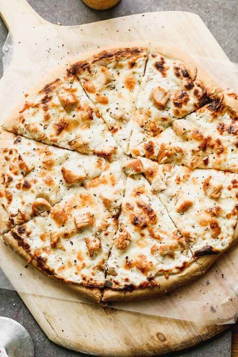 Chicken Alfredo Pizza - Tastes Better From Scratch Pizza Alfredo, Alfredo Pizza Recipe, Homemade Chicken Alfredo, Recipe For Pizza, Chicken Alfredo Pizza, Alfredo Chicken, Chicken Mozzarella, Alfredo Pizza, Can Chicken Recipes