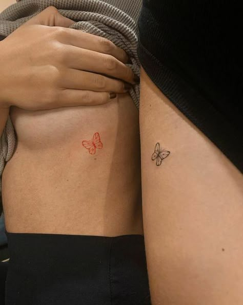 Matching Tattoos For Best Friends Butterfly, Red Matching Tattoos For Best Friends, Tiny Tattoos For Friends, Small Tattoos For Besties, Small Tattoo Ideas Friendship, Red Matching Tattoos, Minimalist Tattoo For Best Friends, Butterfly Friendship Tattoos, Best Friend Tattoos Butterfly