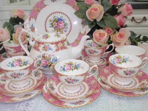 lady carlyle - Google Search Royal Albert Tea Sets, Royal Albert China, Pretty China, Porcelain Tea Set, Tea Plates, Chocolate Tea, China Tea Cups, My Cup Of Tea, Tea Cups Vintage