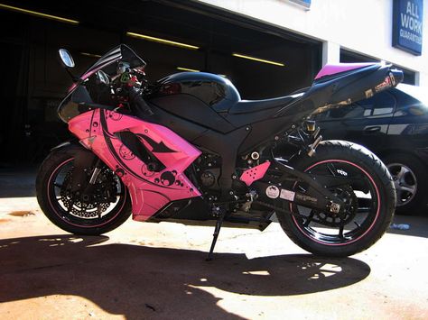 pink / black ninja Pink Ninja, Pink Motorcycle, Crotch Rocket, Kawasaki Motorcycles, Kawasaki Ninja, Pink Car, Biker Chick, Motorcycle Girl, Biker Girl