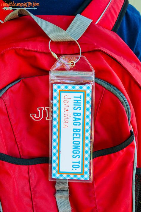 Free Printable Backpack Tags | Available in A-Z with personalization space for kids' names. Walmart Bag, Mopping The Floor, 2023 School, Outfits Baggy, All Letters, Backpack Tags, Kids Names, School Signs, Printable Tags