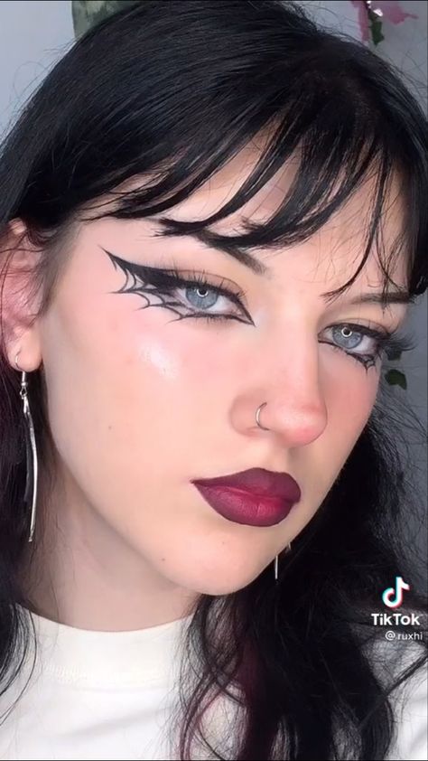 Web Eyeliner, Spiderweb Eyeliner, Spider Web, Halloween Makeup, Eyebrows, Eyeliner, Makeup Looks, Nose Ring, Hoop Earrings