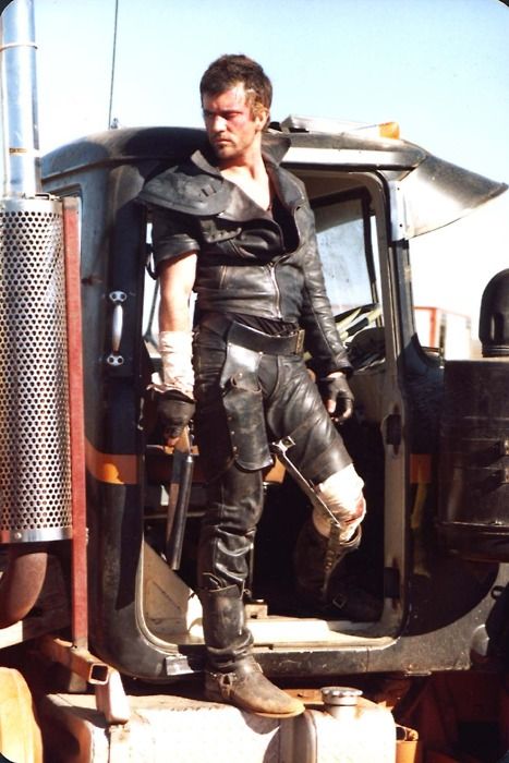 Mad Max Mel Gibson, Mad Max Film, Mad Max Costume, Mad Max 2, Mad Max Movie, Max Rockatansky, The Road Warriors, Post Apocalyptic Fashion, Road Warrior