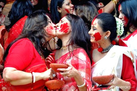 Sindur Khela' - celebrities Sindur Khela Durga Puja, Moonmoon Sen, Monami Ghosh, Married Women, Durga Puja, Girly Quotes, Married Woman, The End, Actresses