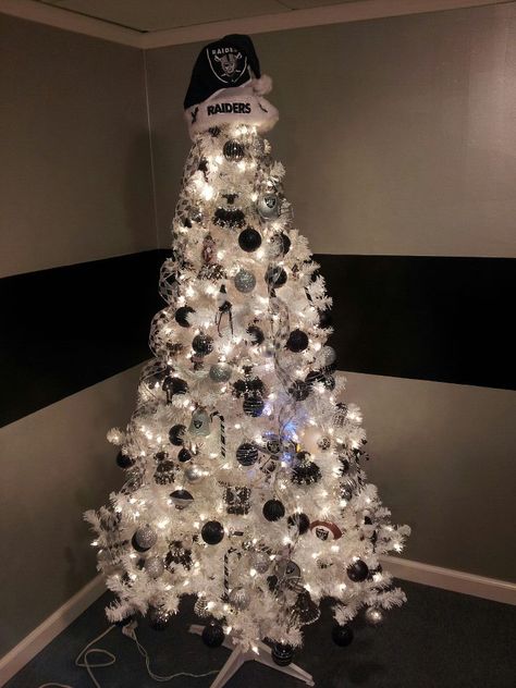 My friend's all RAIDER christmas tree... Raiders Christmas, Mermaid Christmas Tree, Turquoise Christmas Tree, Peacock Christmas Tree, Shabby Chic Christmas Tree, Mesh Christmas Tree, Rose Gold Christmas Tree, Rainbow Christmas Tree, Purple Christmas Tree