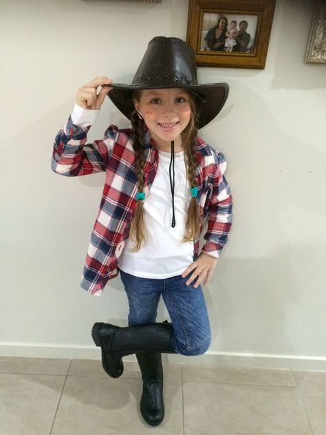 Farmer Girl Costume, Farmer Halloween Costume, Farmer Dress, Cowgirl Costume Kids, Farmer Outfit, Cow Outfits, Spirit Week Outfits, Cute Cowgirl Outfits, Kids Costumes Girls