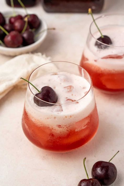 Easy Amaretto Drinks, Cherry Amaretto Sour, Amaretto Sour Recipe Easy, Amaretto Cherries, Amaretto Sour Recipe, Amaretto Drinks, Cherry Amaretto, Amaretto Sour, Keto Cooking