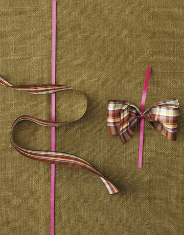 Tying Ribbon, Easy Bows, Trim Ends, Easy Bow, Shoe Makeover, Simple Bow, Wrapping Inspiration, Perfect Bow, Diy Bows