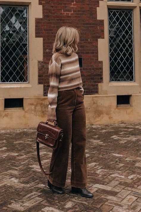 Brown Aesthetic Outfits, Sarah Mantelin, Brown Aesthetic Outfit, Brown Outfit Aesthetic, Fall Aesthetic Outfit, 70s Inspired Outfits, Dark Academia Outfits, Dark Academia Outfit, Academia Outfits