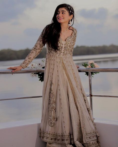 Sahar Khan, Sehar Khan, Haldi Outfits, Handsome Celebrities, Indian Bride Outfits, Bride Photography Poses, Bridal Dresses Pakistan, Bridal Lehenga Red, Pakistani Fancy Dresses