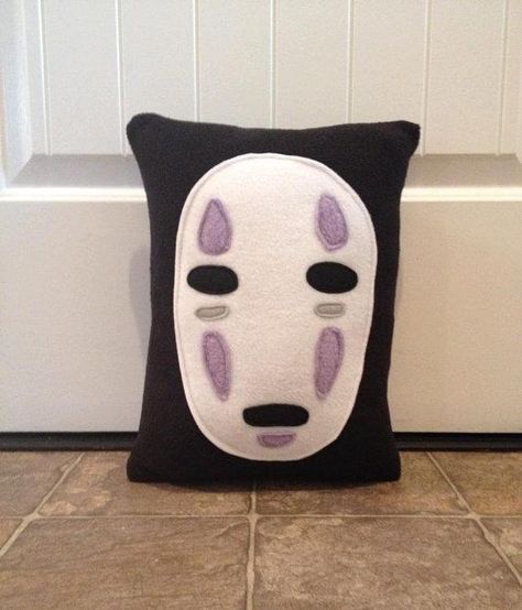 Handmade Studio Ghibli Crafts, Felt Pillow, Plush Cushion, Face Pillow, Crochet Geek, Pillow Plush, Geek Crafts, Anime Crafts, No Face