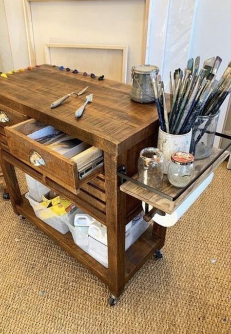 Artist Work Table, Table For Painting Studio, Oil Paint Organization, Art Studio Furniture, Painting Room Ideas Art Studios, Aesthetic Art Studio, Artist Studio Organization, Art Room Aesthetic, Art Materials Organization