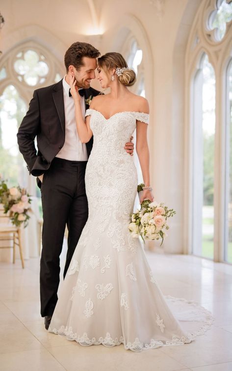 Pose Pengantin, Randy Fenoli, Stella York Wedding Dress, Wedding Portrait Poses, Wedding Picture Poses, Wedding Couple Poses Photography, Stella York, Wedding Gowns Mermaid, Pictures Poses