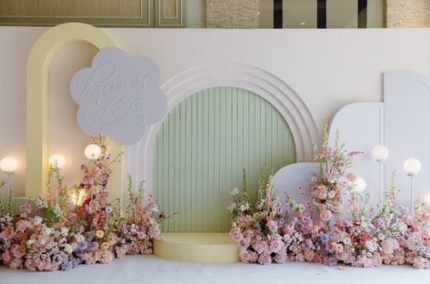 Pelamin Idea, Engagement Board, Backdrop Photobooth, Garden Setup, Floral Backdrops, Indian Baby Showers, Flowers Backdrop, Cradle Ceremony, False Wall