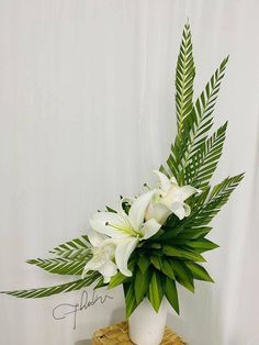 Linear Flower Arrangements, Linear Floral Arrangement, Flowers Arrangements Ideas, Floral Arrangements Ideas, Luxury Flower Arrangement, Fresh Flower Arrangement, Foliage Arrangements, Floral Art Arrangements, Flower Girl Petals