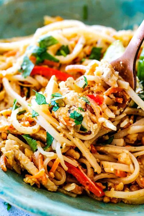 Chicken Pad Thai Recipe, Homemade Pad Thai, Vegetarian Pad Thai, Vietnamese Recipe, Thai Pad, Rice Meals, Shrimp Pad Thai, Chicken Pad Thai, Pad Thai Sauce